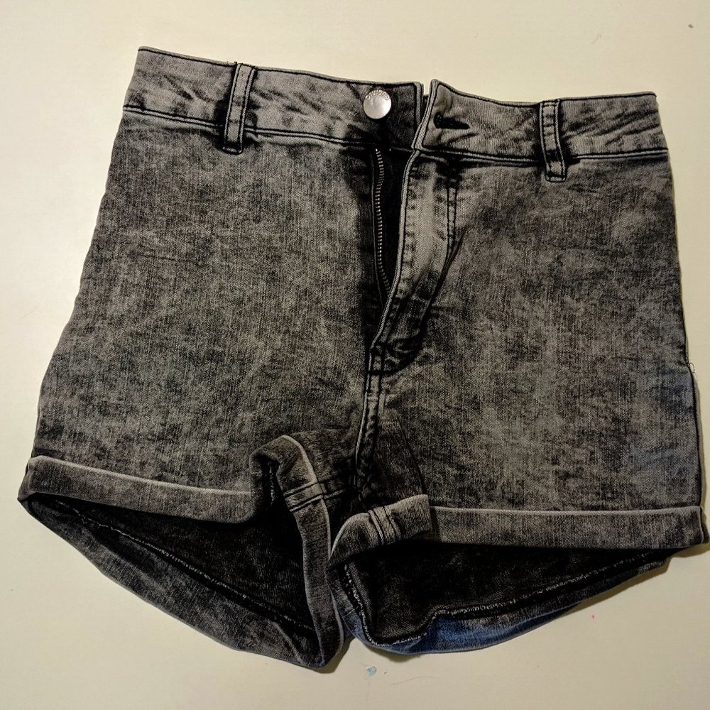 Divided H&M Dark Wash High Waisted Shorts Size 6